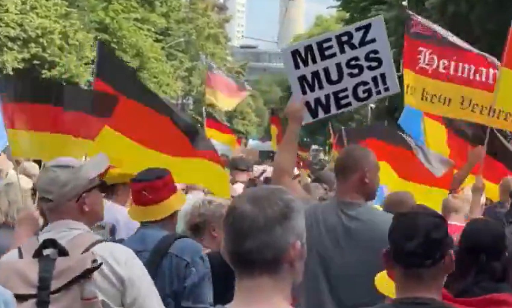 Videó: több ezren tüntettek Merz ellen Berlinben